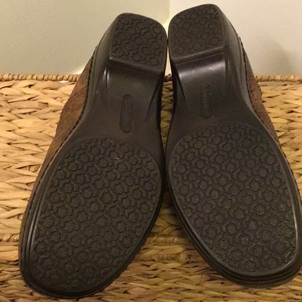 Cloudwalker Clogs - image 3